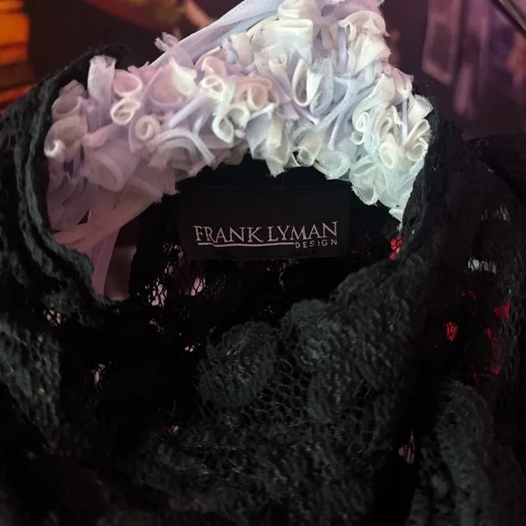 BLACK LACE RUFFLE TOP - Picture 6 of 6